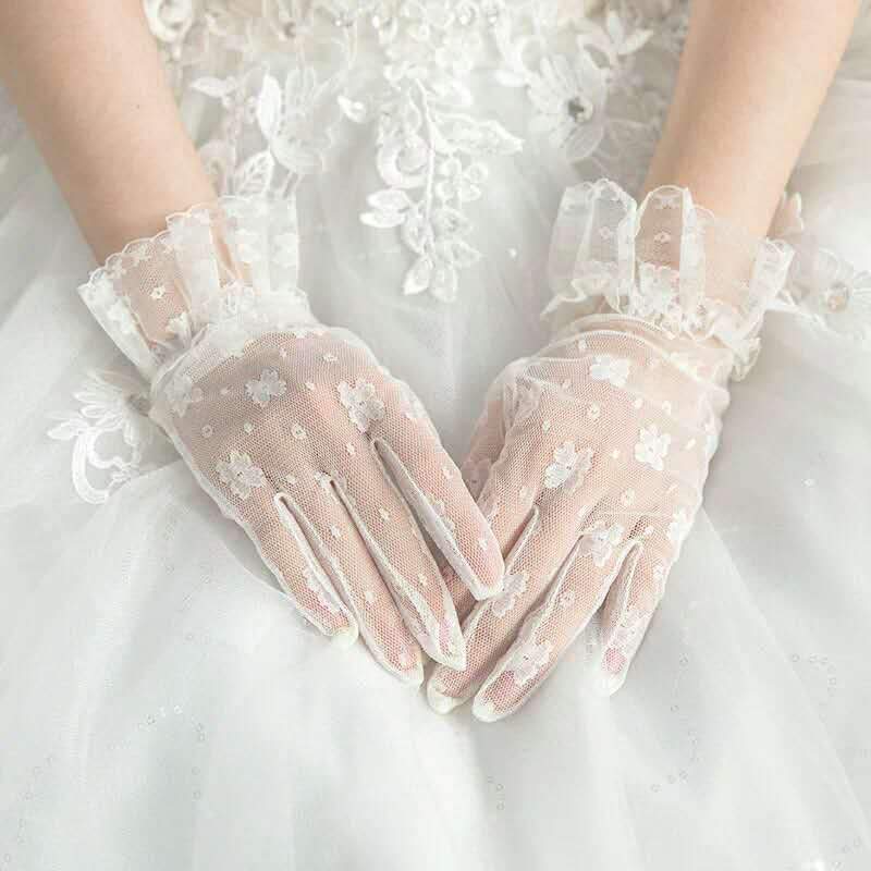 Ivory lace gloves, lace gloves, Wedding gloves, bridal gloves, short gloves, lace bridal gloves, lace mittens, bride lace gloves, Rockabilly, TYP0545